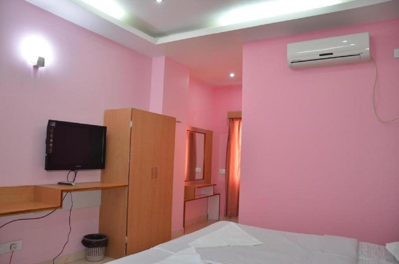 שילונג Hotel Barbareek מראה חיצוני תמונה